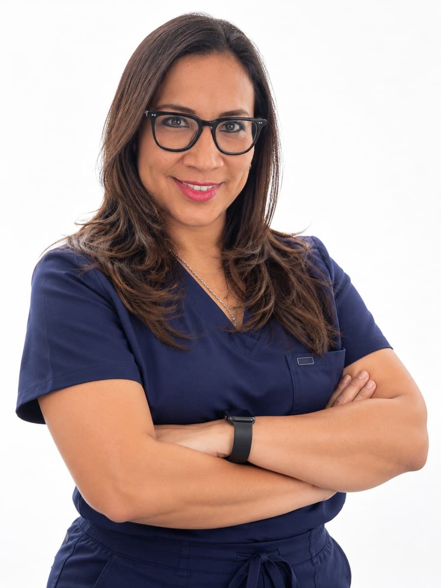 Dra. Corinne Manjarrez Quintanilla, cirujana de Endogyn Center, retrato de estudio